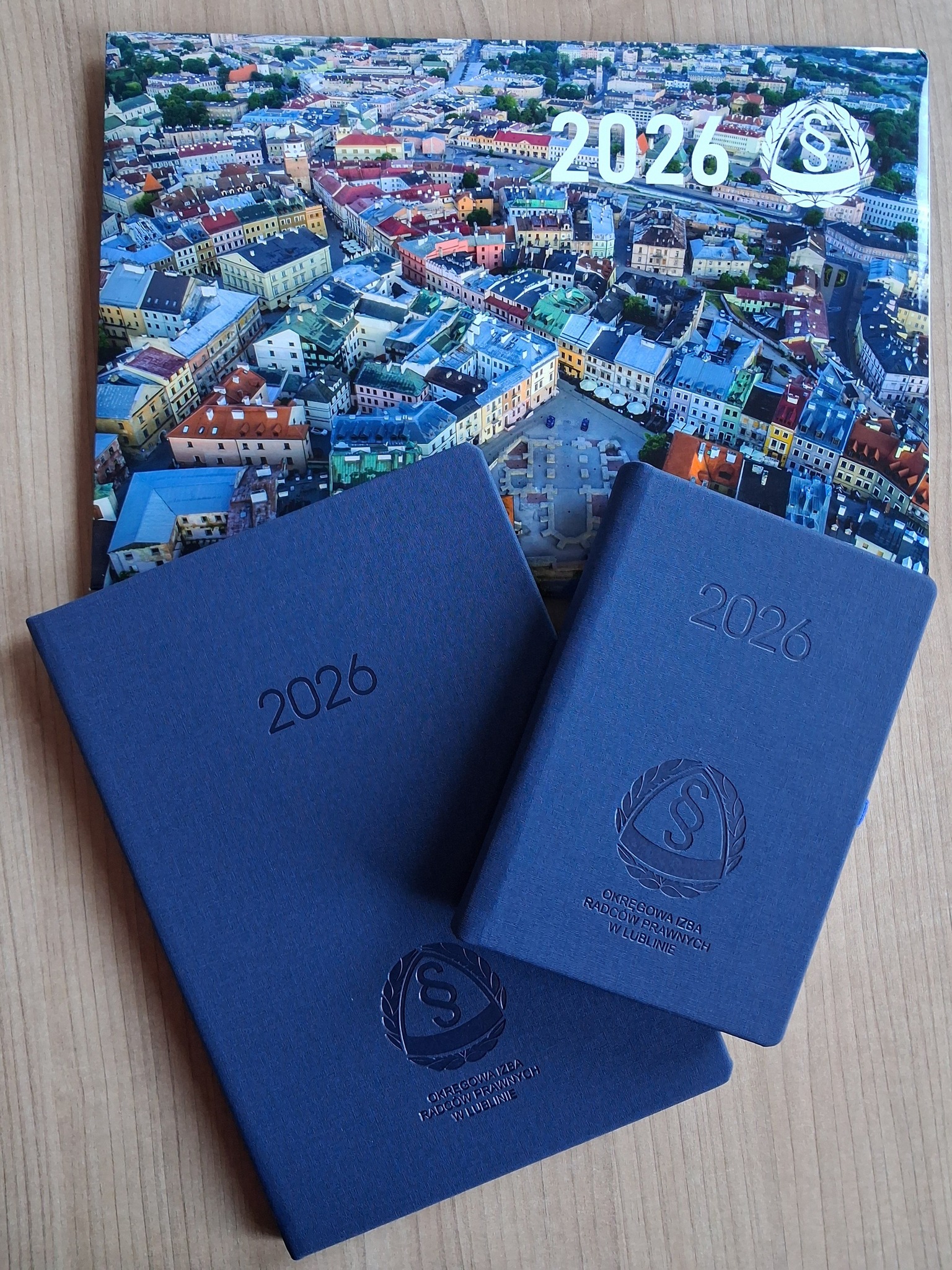 Zapraszamy radców prawnych po odbiór kalendarzy ściennych i książkowych na rok 2026