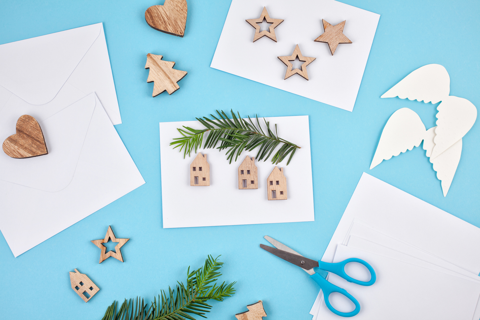 Przygotowywanie kartek świątecznych dla podopiecznych Hospicjum Małego Księcia w Lublinie